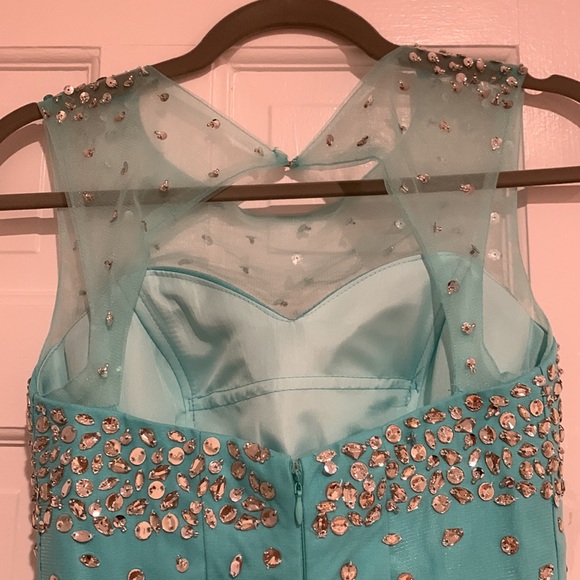 FORMAL DRESS - Picture 3 of 3